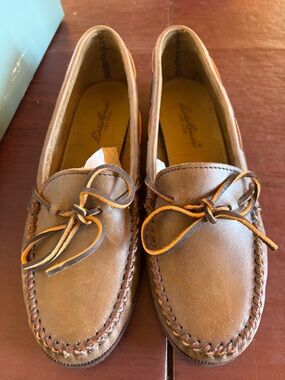 Eddie Bauer NWT women’s olive camp moc hand sewn size 8.5